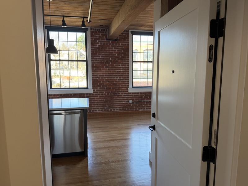 Jefferson Condo: 1665 Main St Unit C305