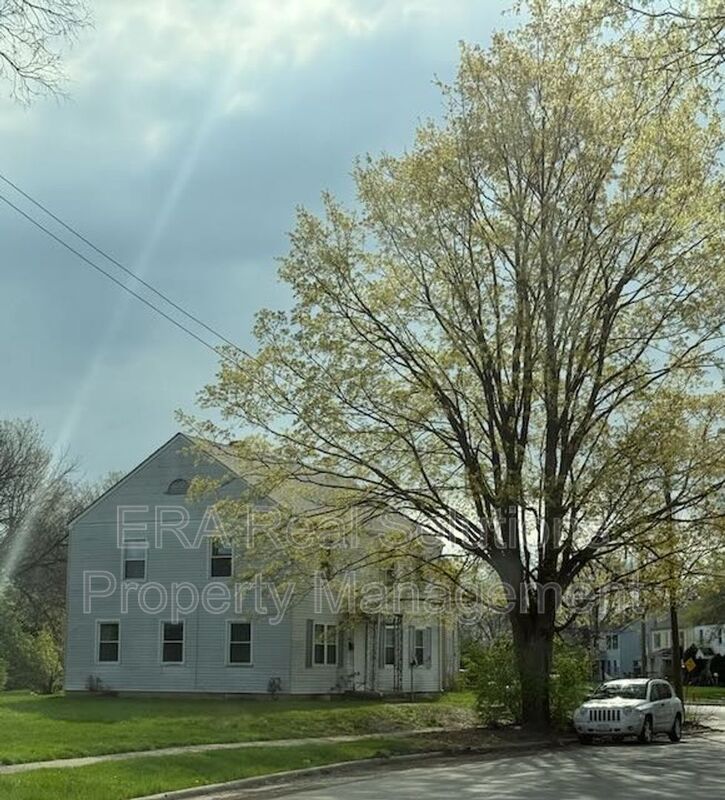 Columbus House: 2886 Bellwood Ave.