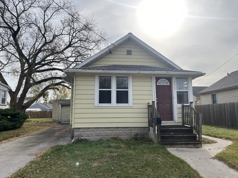 Two Rivers House: 2423 16th Street