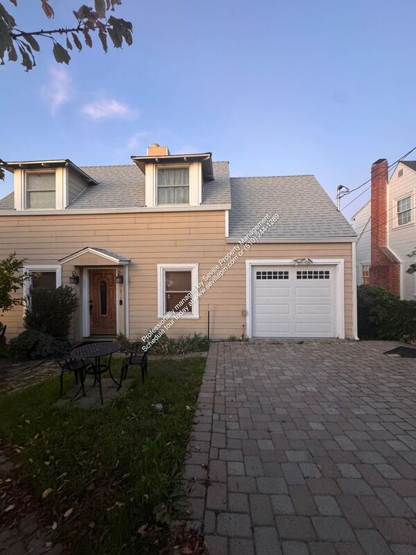 Oakland House: 7850 Crest Ave