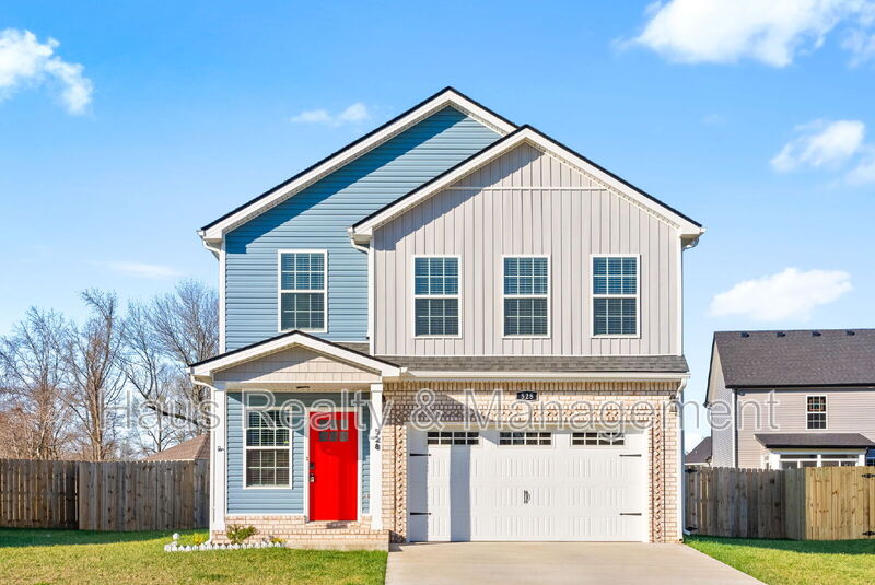 Clarksville House: 528 Lucky Ln