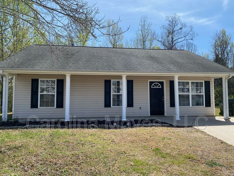 Fountain Inn House: 1805 Country Apple Court
