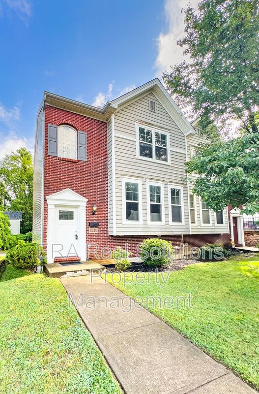 Cincinnati House: 818 William Howard Taft Rd