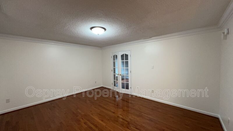 Spacious 4-Bedroom Home with Sunroom! - Photo 19