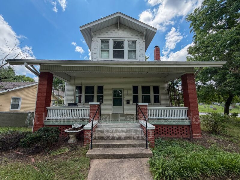 Springfield House: 1005 S Roanoke Ave