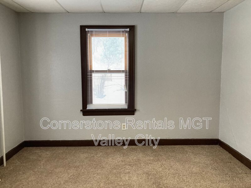 Valley City House: 264 College St SE