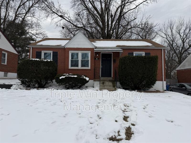 FLORISSANT House: 17 ST GENEVIEVE CT