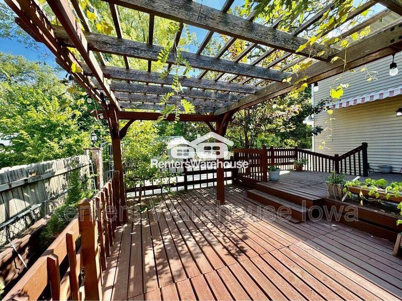 Des Moines House: 1435 University Ave