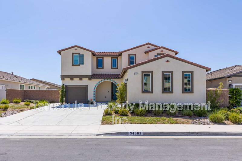 Murrieta House: 34065 Helenium St