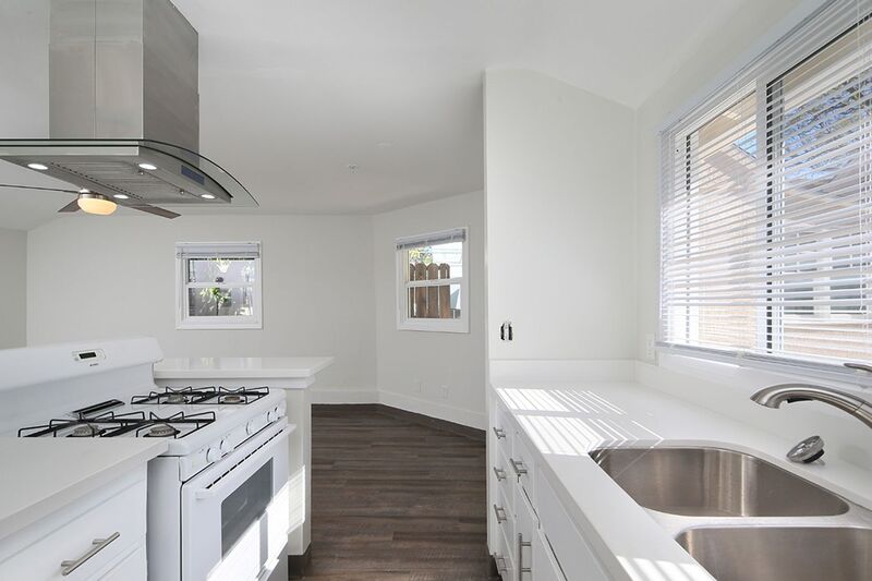 Tujunga House: 10002 1/2 Pinewood Ave