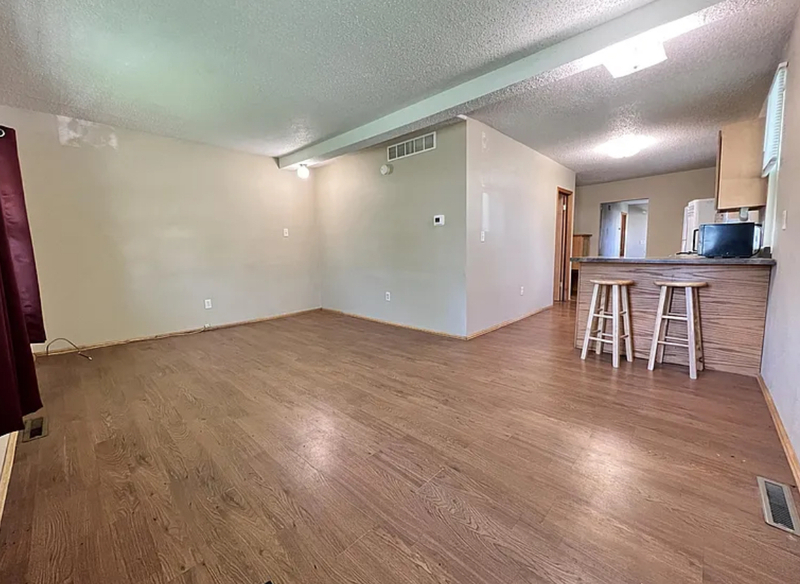 Cedar Rapids House: 202 14th Avenue Southwest