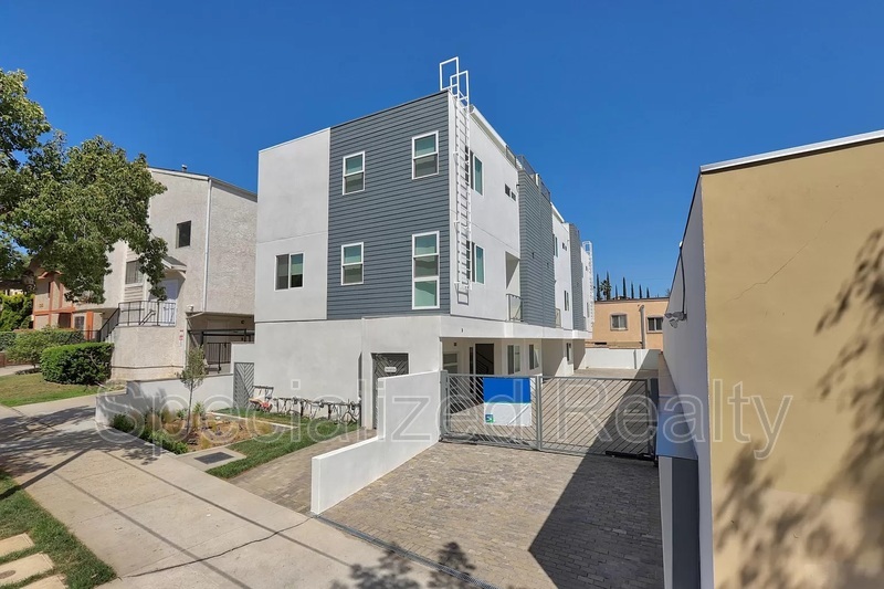 Los Angeles Townhome: 1406 Eagle Vista Drive