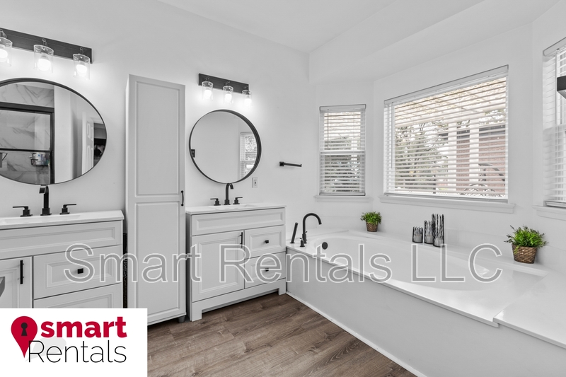 Chesterfield House: 944 Wellesley Place Drive