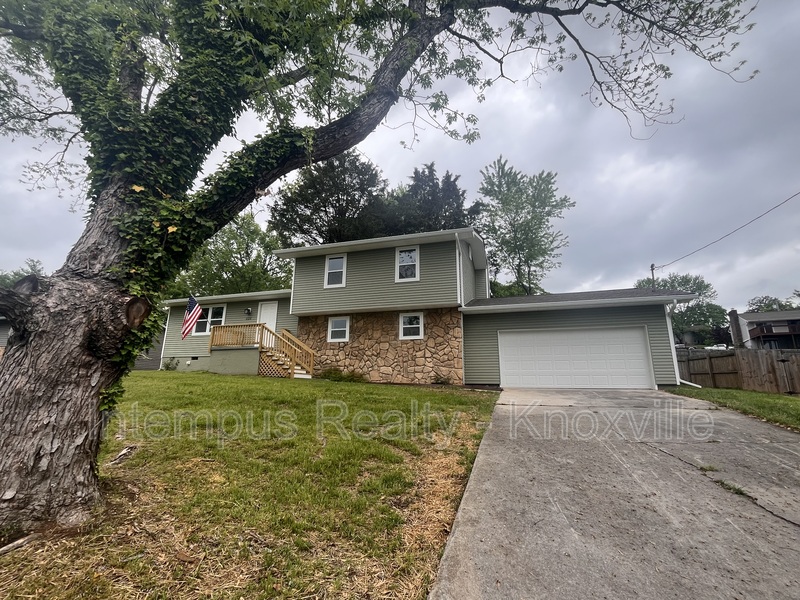 Knoxville House: 228 Duzane Dr