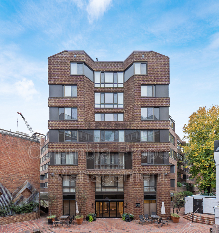 Washington Condo: 1077 30th St NW