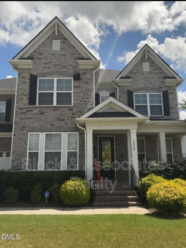 Wake Forest House: 2020 Edens Ridge