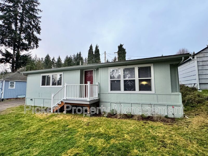 Bremerton House: 2018 NE Jensen Avenue