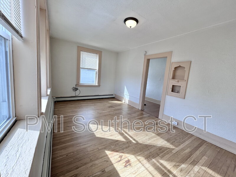 New London Condo: 92 Truman St