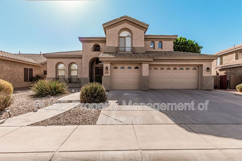 Chandler House: 523 W Canary Way
