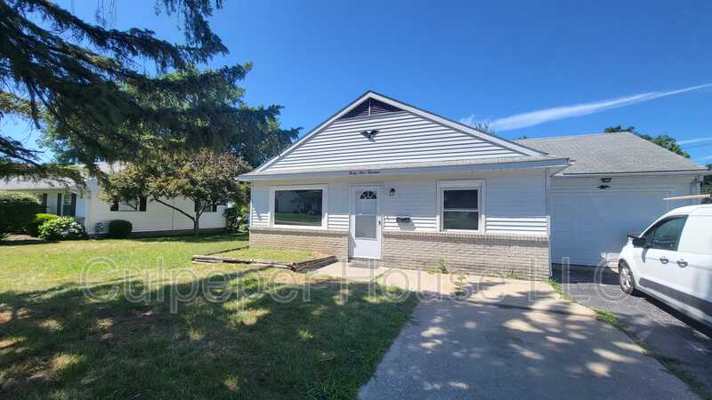 Toledo House: 3414 Forest Grove Dr