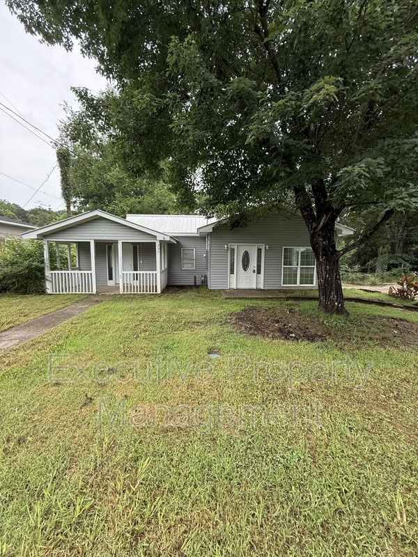 Graysville House: 335 1st Avenue