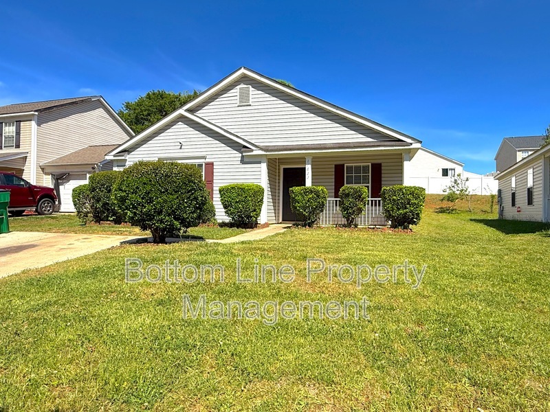 Charlotte House: 11822 Stewarts Crossing Dr