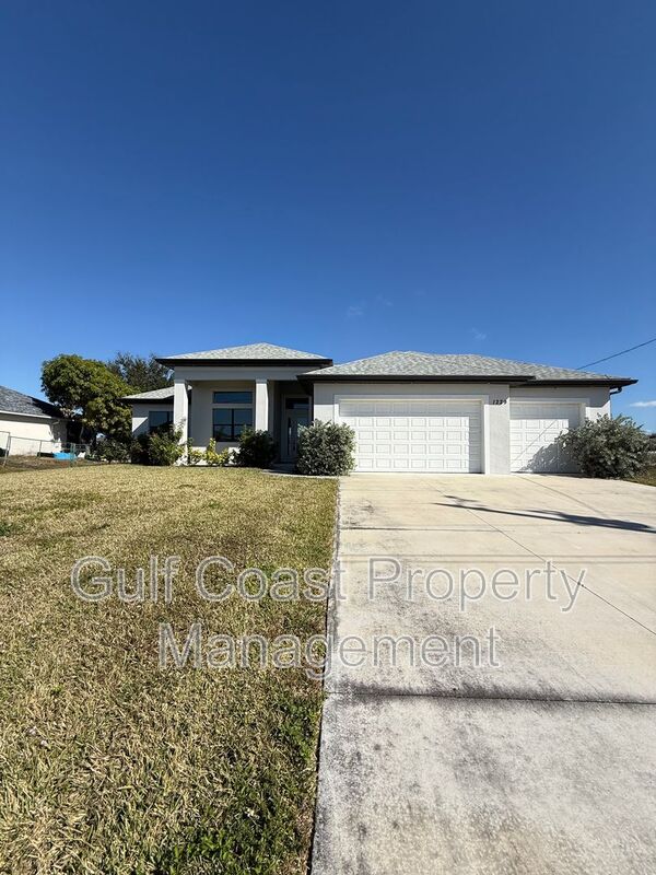 Cape Coral House: 1229 NE 19th Ave