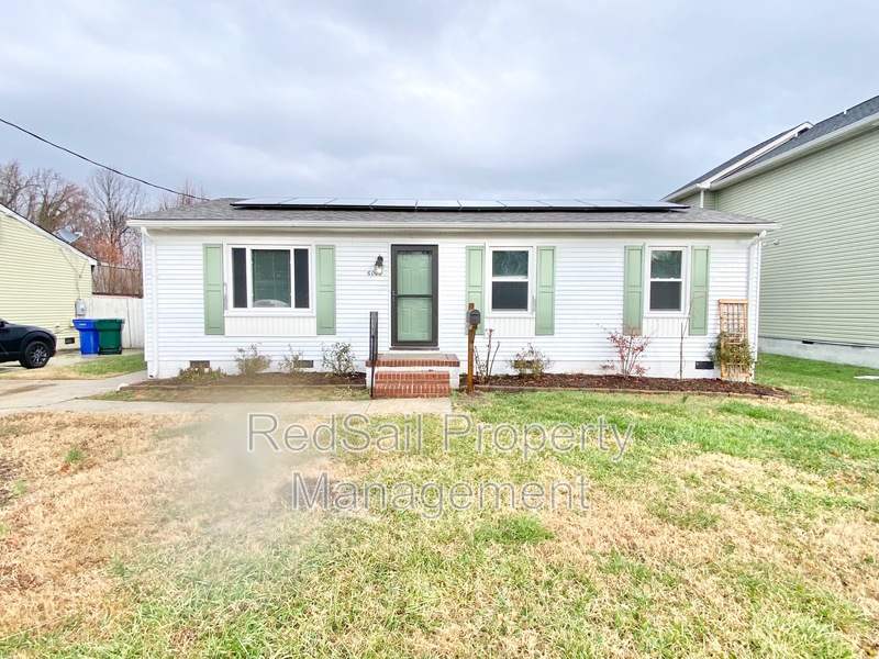 Newport News House: 6002 Old Chestnut Ave