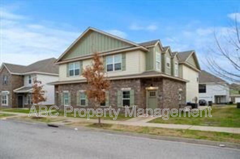 Fayetteville House: 4133 West Santa Maria Lane