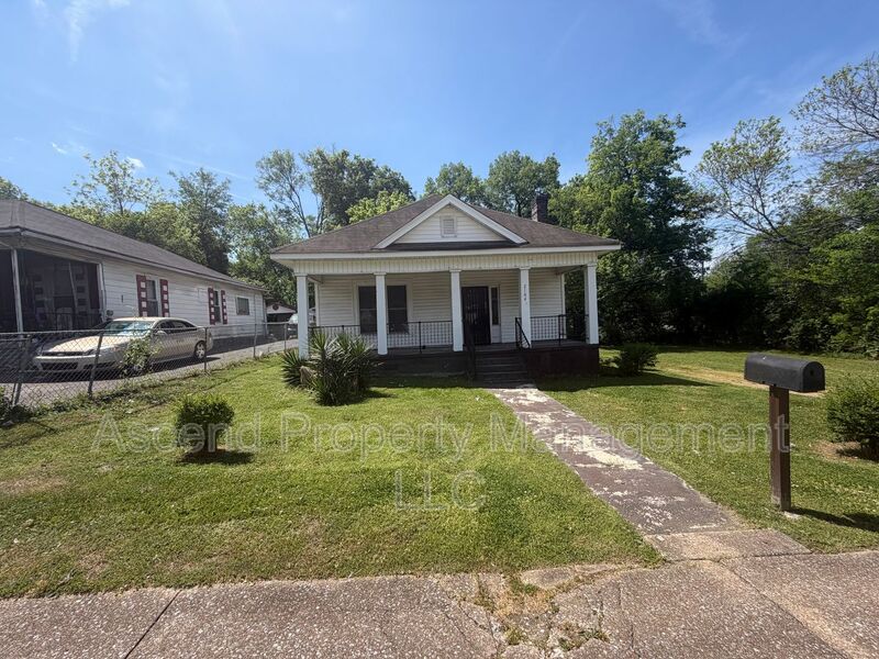 Chattanooga House: 2104 Laura St