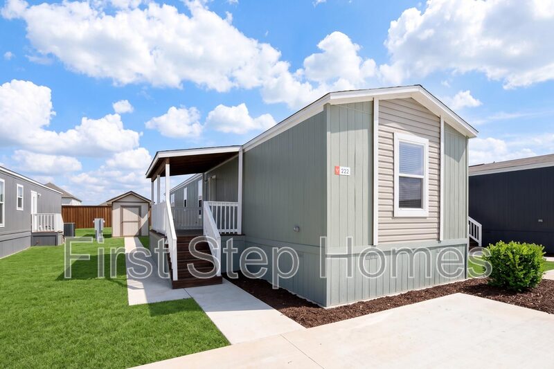 Oak Point House: 222 Islero Drive