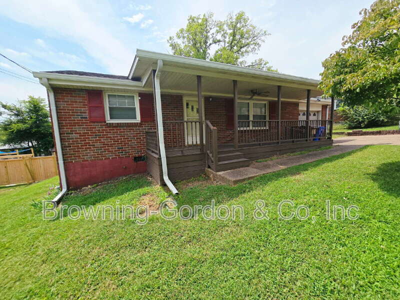 Goodlettsville House: 200 Moncrief Avenue