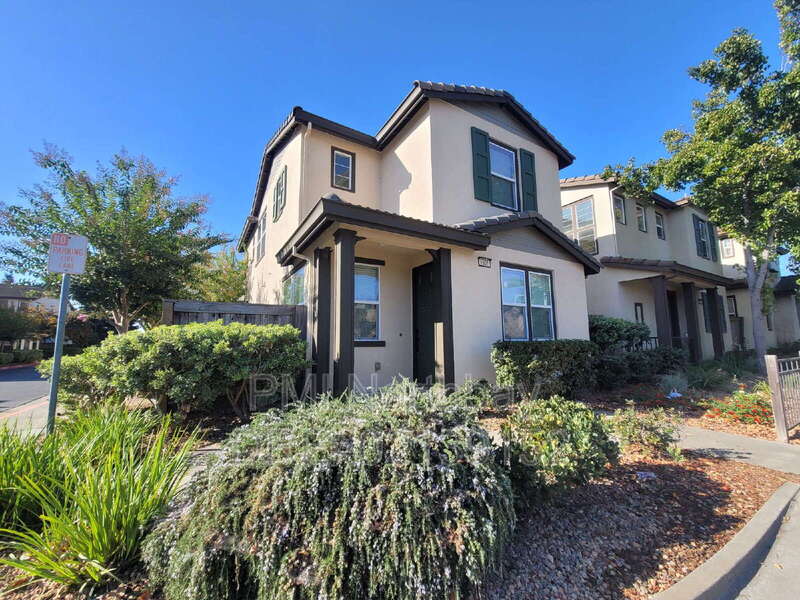 Fairfield House: 1601 Centennial Dr