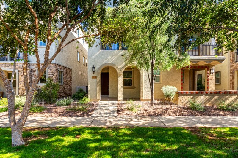 Gilbert House: 2746 S Harmony Ave