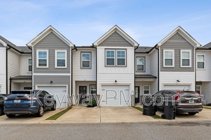 Evans Townhome: 317 Sumac Trail