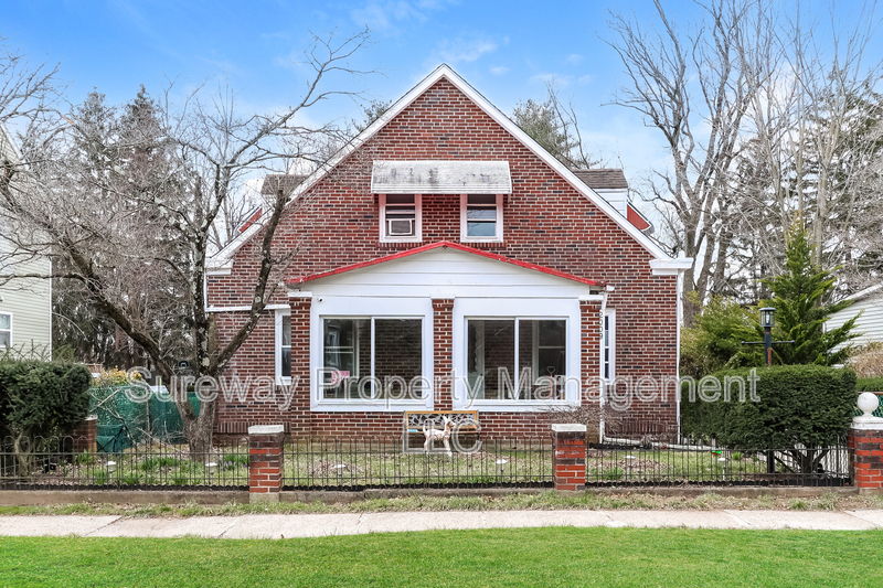 Hamilton Condo: 2009 East McGalliard Avenue