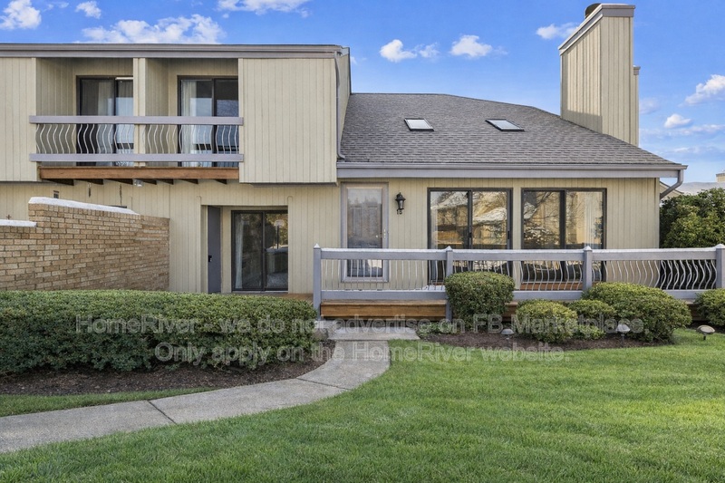 Somerset House: 18 Woodhill St