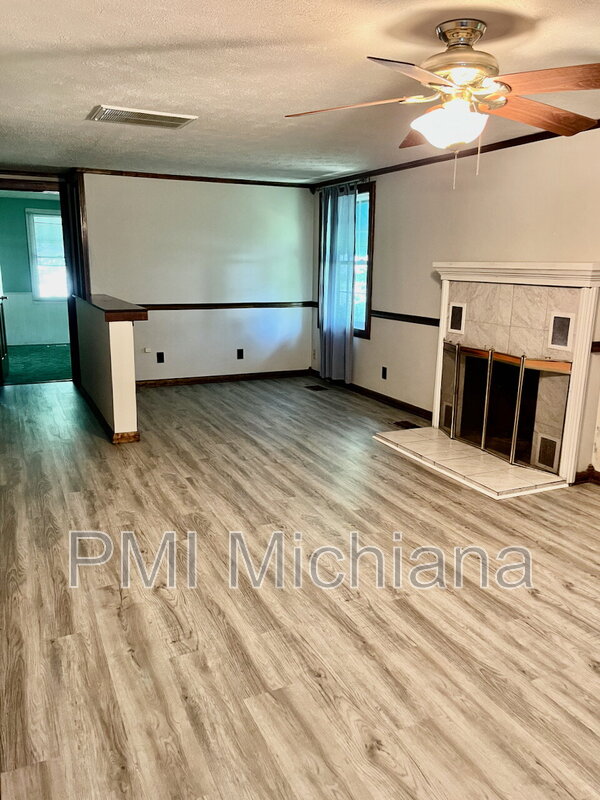 South Bend House: 2405 Woodmont Dr