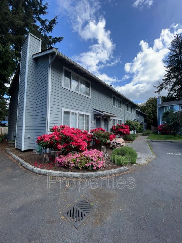 Edmonds Townhome: 9507 Firdale Ave