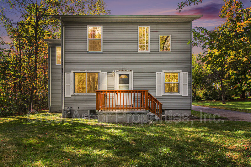 Ypsilanti House: 1061 Centennial Ave.