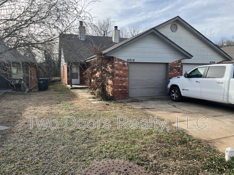 Midwest City House: 8910 Oak Valley Dr