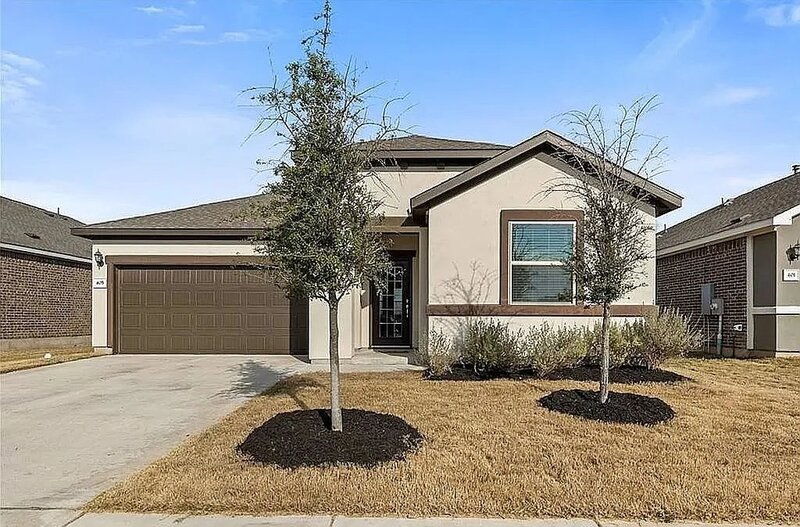 Leander House: 405 Coba St