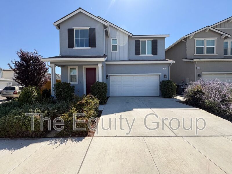 Visalia House: 3036 North Parkside St