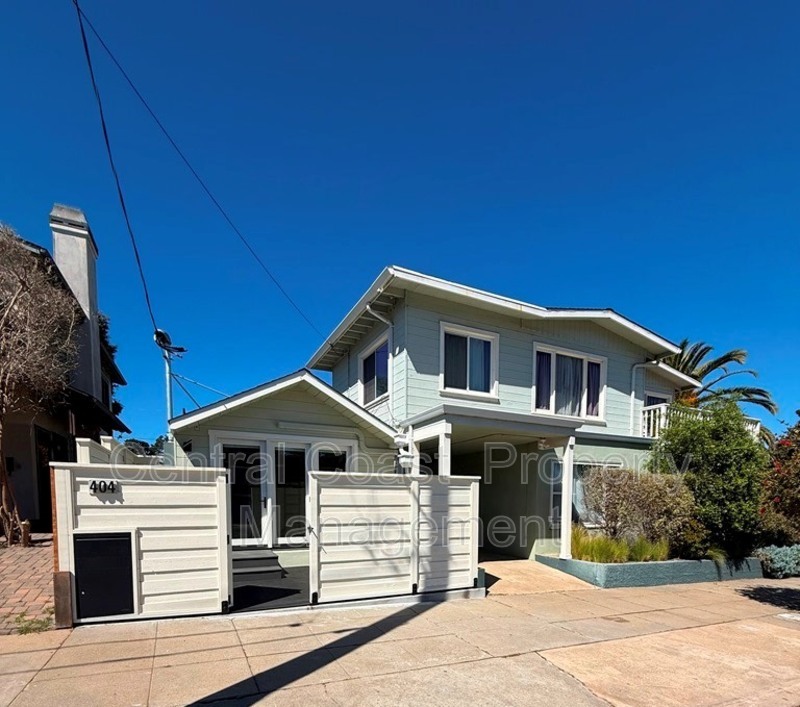 Pacific Grove House: 404 Grand Avenue