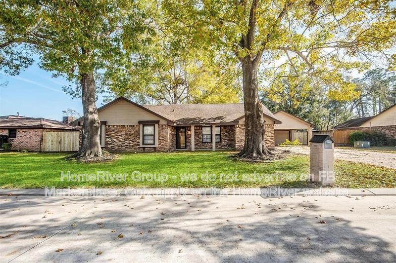 Baytown House: 12510 Old River Dr