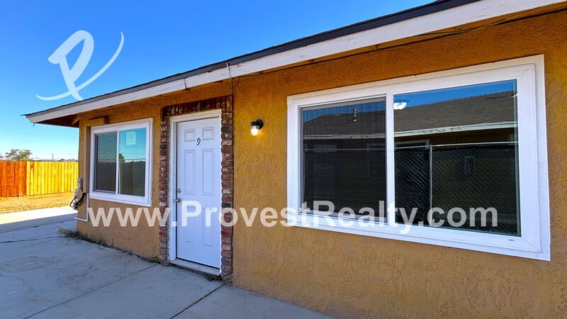 Adelanto House: 11800 White Ave