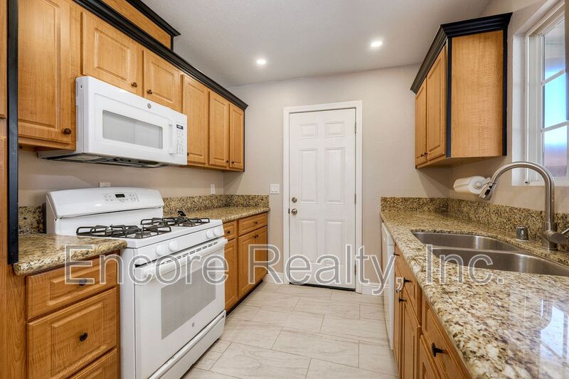 Chula Vista House: 71 E Palomar St