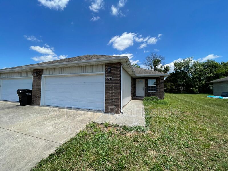 Springfield Condo: 1964 S Bryson