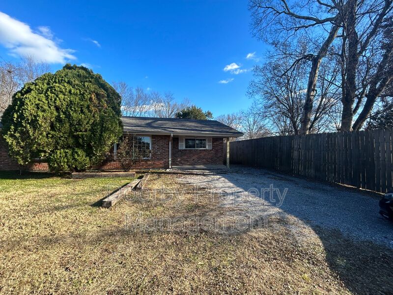 Request a Viewing for 2452 Hickory Valley Rd., Unit 2452 Tenant Turner