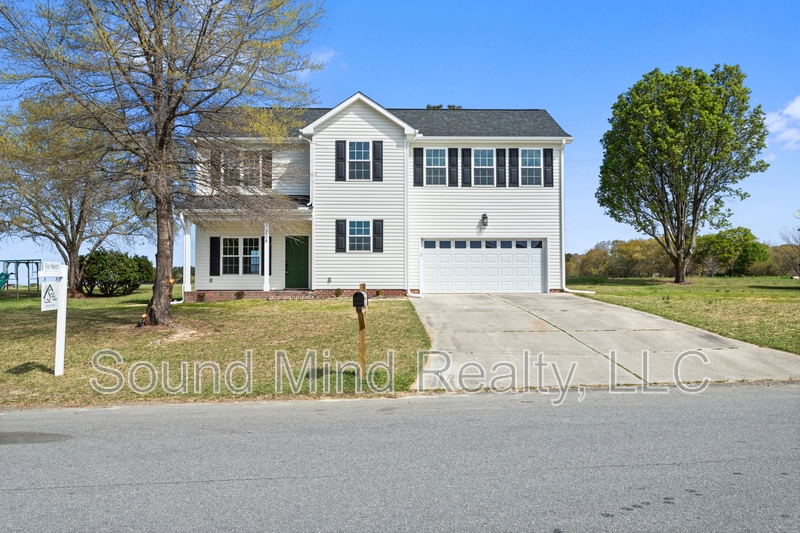 Angier House: 204 Landmark Dr